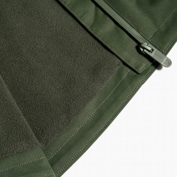 OPTIMIZED_Overcast-SpruceGreen-Detail-Fleece-1x1crop_4a6f8664-533f-44fe-82b3-2236f225e607.jpg