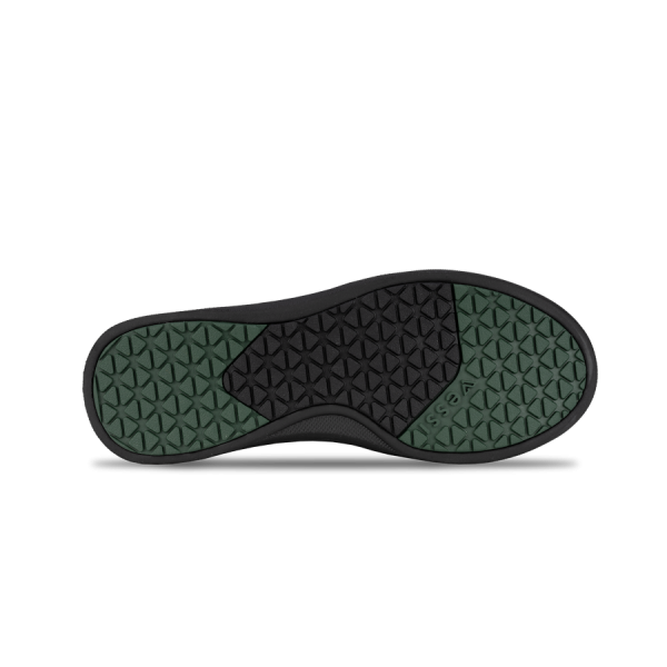 Optimized_WeekendChelseaBoot-SpruceGreenOnBlack-Sole-Transparent-WithShadow.png