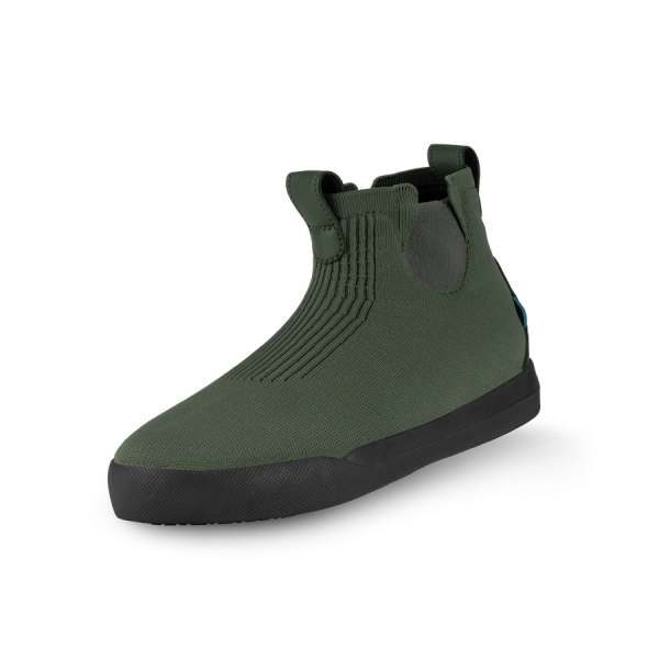 Optimized_WeekendChelseaBoots-SpruceGreenOnBlack-3_4Shot-Transparent-WithShadow.png
