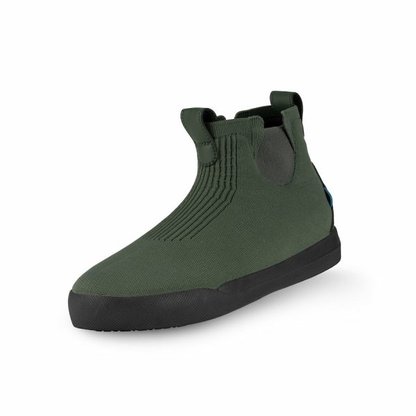 Optimized_WeekendChelseaBoots-SpruceGreenOnBlack-3_4Shot-WhiteBG-WithShadow.jpg