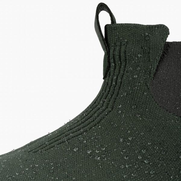 Optimized_square_ChelseaBoots-SpruceGreenBlack-DetailShot-Water-Mid_7b5a5041-da08-4dd6-b495-9ef2194f74ef.jpg