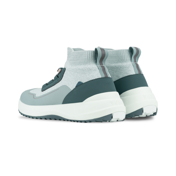 Stormburst-Dew_Stream-BackView-Transparent-WithShadow.png