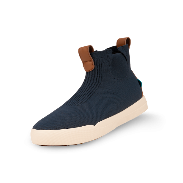 WeekendChelsea-Sea_OffWhite-3_4View-Transparent-WithShadow.png