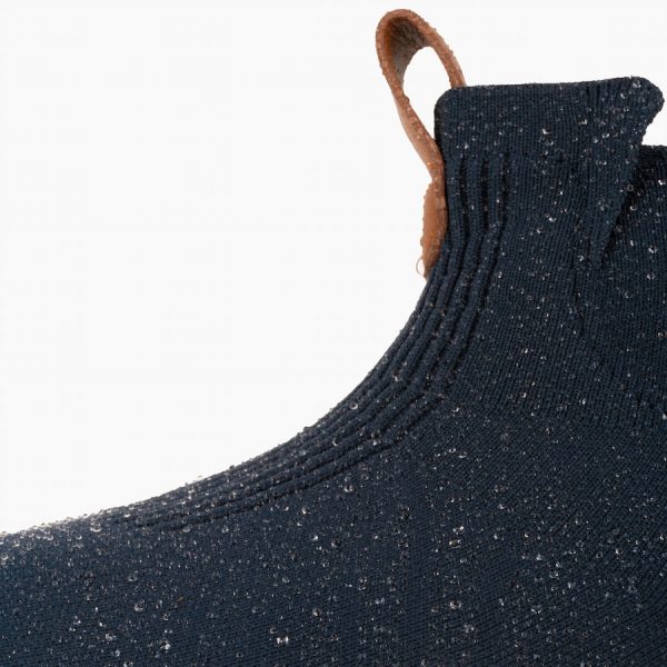 WeekendChelsea-Sea_OffWhite-Detail-Mid.jpg