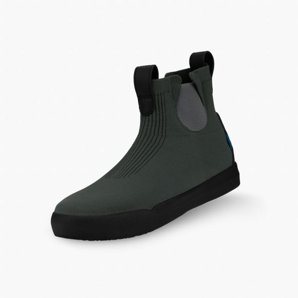 WeekendChelseaBoot-Pine_Black-3_4View-WhiteBG.jpg